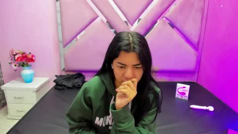 Snapshot of isisrousexx chatting on 03/07/25, 02:36 isisrousexx online show from 03/07/25, 02:36