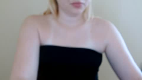 Isla online show from 07/03/26, 06:09