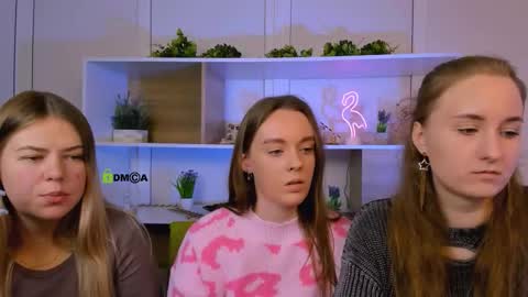 isla_dior online show from 10/06/25, 08:34