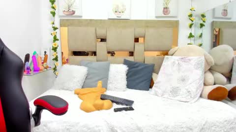 Isla Thompson online show from 02/27/25, 04:09