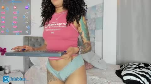 Isla Blue online show from 05/03/26, 11:11