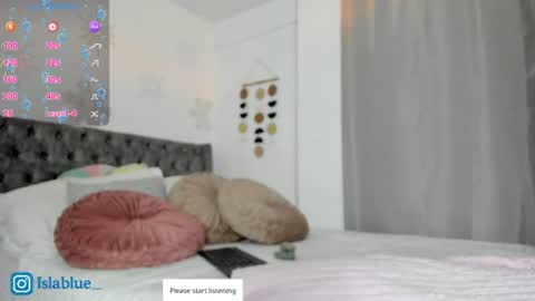 Snapshot of islaa_bluee chatting on 06/22/26, 12:02 Isla Blue online show from 06/22/26, 12:02