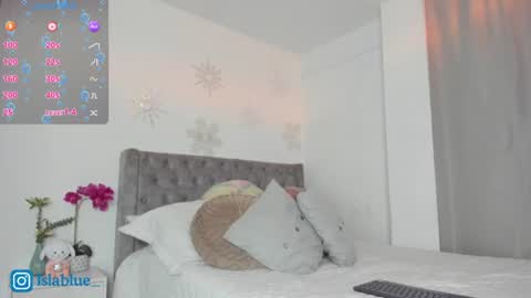 Snapshot of islaa_bluee chatting on 06/29/26, 12:06 Isla Blue online show from 06/29/26, 12:06