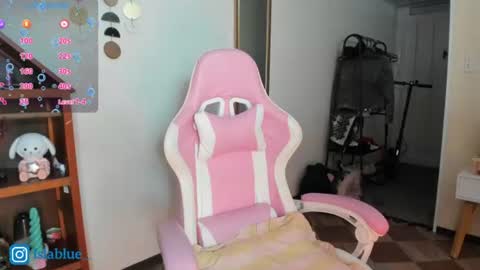 Snapshot of islaa_bluee chatting on 07/13/26, 01:52 Isla Blue online show from 07/13/26, 01:52