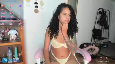 Snapshot of islaa_bluee chatting on 07/21/26, 11:51 Isla Blue online show from 07/21/26, 11:51