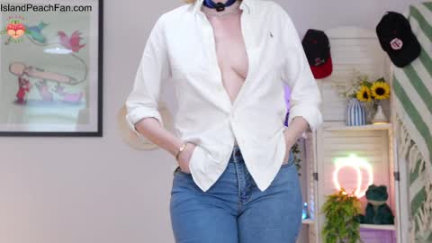 Lou  Peaches online show from 04/10/26, 02:11