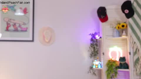 Lou  Peaches online show from 06/18/26, 08:13