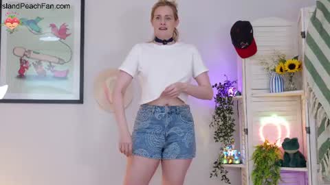 Lou  Peaches online show from 06/19/26, 02:10