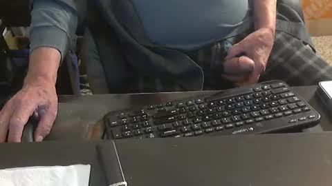 Snapshot of islandduke chatting on 10/29/25, 03:03 Duke online show from 10/29/25, 03:03