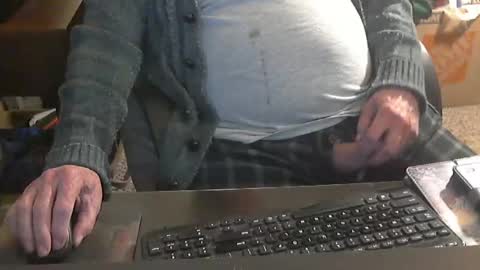 Snapshot of islandduke chatting on 11/10/25, 01:37 Duke online show from 11/10/25, 01:37