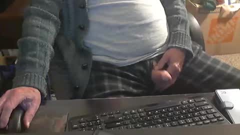 Snapshot of islandduke chatting on 11/12/25, 04:40 Duke online show from 11/12/25, 04:40