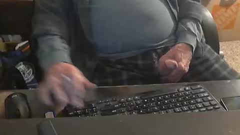 Snapshot of islandduke chatting on 12/18/25, 04:02 Duke online show from 12/18/25, 04:02