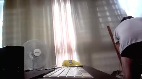 Snapshot of islandforfun chatting on 11/17/25, 01:50 islandforfun online show from 11/17/25, 01:50