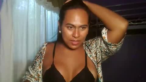 Snapshot of islandvelvet chatting on 12/18/25, 04:40 IslandVelvet online show from 12/18/25, 04:40