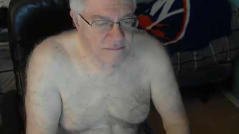 Snapshot of islesman22 chatting on 12/17/25, 12:00 islesman22 online show from 12/17/25, 12:00