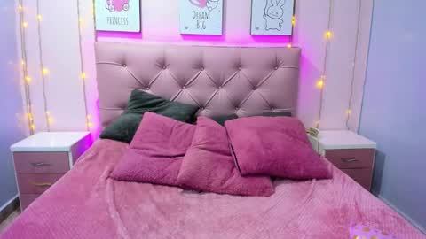 Issa  online show from 11/05/25, 03:17