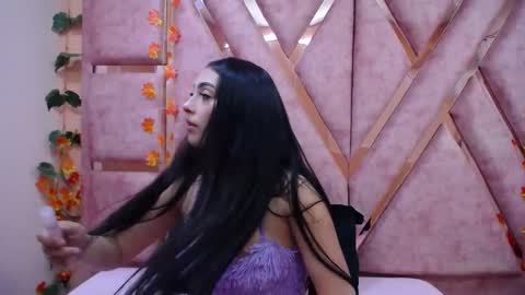 Snapshot of issabela_mackey_ chatting on 11/06/25, 04:35 issabela_mackey_ online show from 11/06/25, 04:35