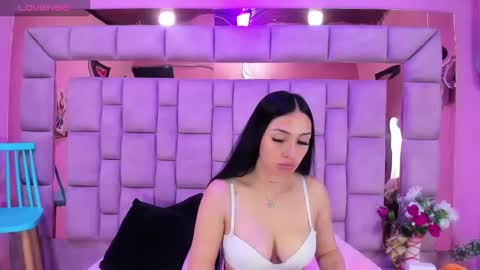 Snapshot of issabela_mackey_ chatting on 12/17/25, 03:56 issabela_mackey_ online show from 12/17/25, 03:56