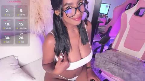 Snapshot of issabella_grey chatting on 10/04/25, 09:13 Isa Goddes online show from 10/04/25, 09:13