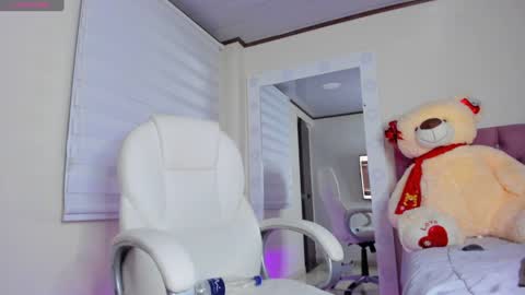 Snapshot of issabellarodriguez chatting on 01/23/25, 08:15 Isa online show from 01/23/25, 08:15