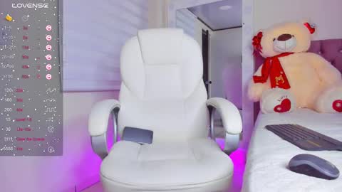 Snapshot of issabellarodriguez chatting on 03/06/25, 05:14 Isa online show from 03/06/25, 05:14