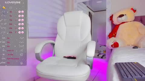 Snapshot of issabellarodriguez chatting on 03/12/25, 09:44 Isa online show from 03/12/25, 09:44