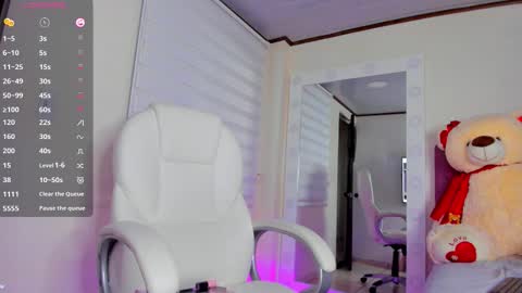 Snapshot of issabellarodriguez chatting on 09/22/25, 10:45 Isa online show from 09/22/25, 10:45