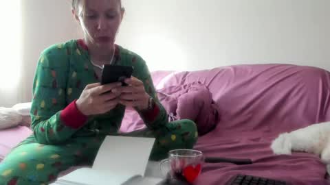 Issabelle online show from 06/05/26, 04:08