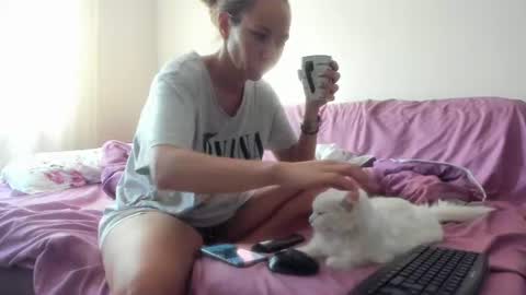 Snapshot of issabelle_69 chatting on 07/21/26, 03:53 Issabelle online show from 07/21/26, 03:53