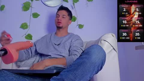 Snapshot of issac_james chatting on 12/29/24, 05:10 Issac online show from 12/29/24, 05:10