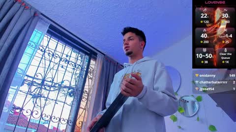 Snapshot of issac_james chatting on 01/21/25, 11:24 Issac online show from 01/21/25, 11:24