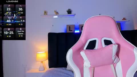 Snapshot of issac_james chatting on 11/11/25, 06:13 Issac online show from 11/11/25, 06:13