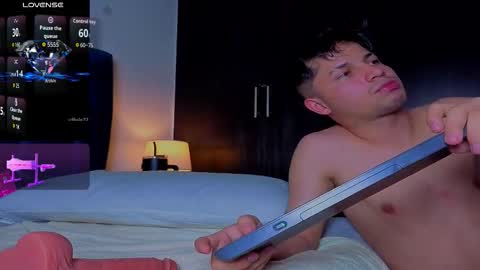 Snapshot of issac_james chatting on 11/27/25, 03:41 Issac online show from 11/27/25, 03:41