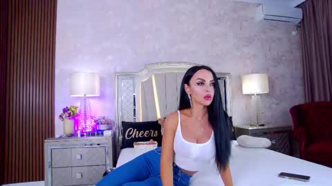 Snapshot of issadorra chatting on 09/28/25, 05:02 Issadorra online show from 09/28/25, 05:02