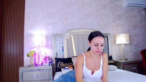 Snapshot of issadorra chatting on 02/25/26, 10:03 Issadorra online show from 02/25/26, 10:03