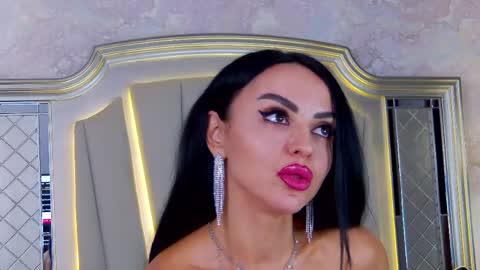 Issadorra online show from 03/27/26, 08:26