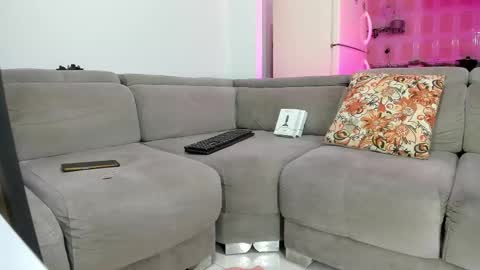 Isabella  online show from 11/22/25, 05:45