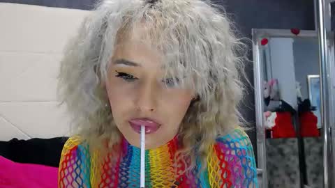 IssaSmyth online show from 01/15/26, 04:22