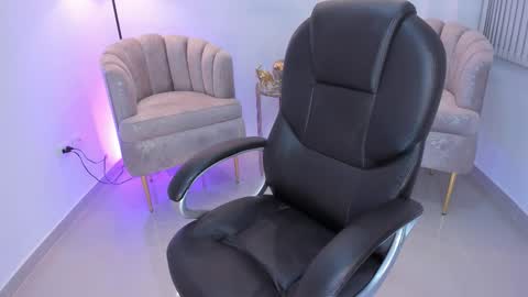 issi_loren online show from 12/01/25, 12:59