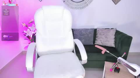 issi_loren online show from 12/14/25, 10:03