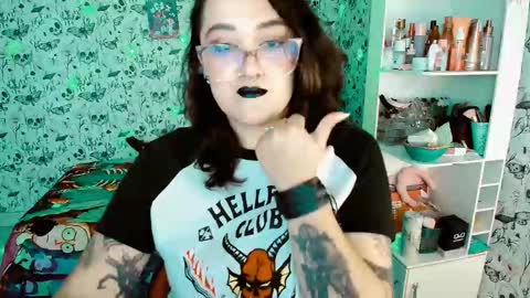 Yiz online show from 01/16/26, 04:05