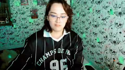 Yiz online show from 05/15/26, 11:56