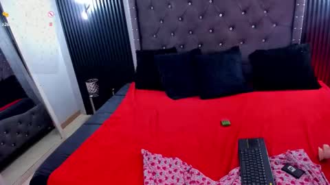 issis_smith online show from 09/16/25, 08:32