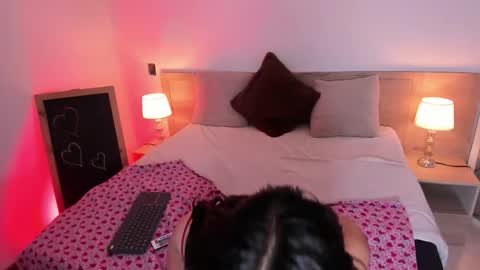 issis_smith online show from 10/17/25, 03:42