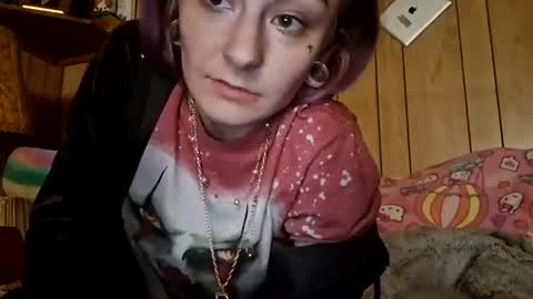 Snapshot of issyamazin667 chatting on 01/17/26, 05:49 Girlnextdoor online show from 01/17/26, 05:49