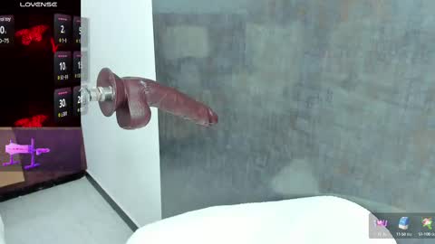 Snapshot of issys_milf chatting on 02/20/25, 03:52 ISSYS online show from 02/20/25, 03:52