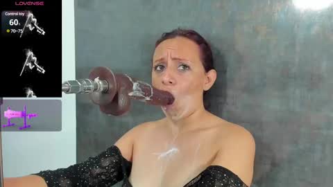 Snapshot of issys_milf chatting on 02/27/25, 12:45 ISSYS online show from 02/27/25, 12:45