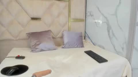 Issys online show from 01/16/26, 01:53