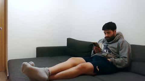 Snapshot of italianboybcn chatting on 01/01/25, 01:15 italianboybcn online show from 01/01/25, 01:15