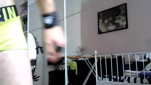 Snapshot of italianmonsterd chatting on 09/10/25, 10:04 italianmonsterD online show from 09/10/25, 10:04